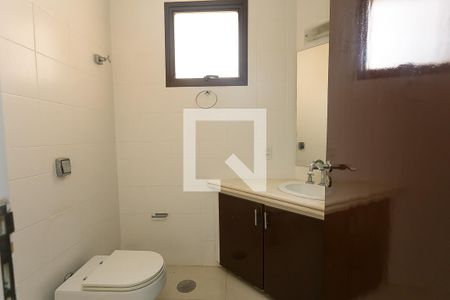Apartamento à venda com 242m², 3 quartos e 4 vagasBanheiro da Suíte 1