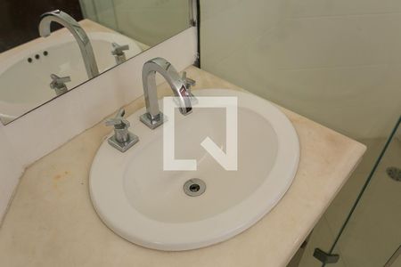 Apartamento à venda com 242m², 3 quartos e 4 vagasBanheiro da Suíte 1