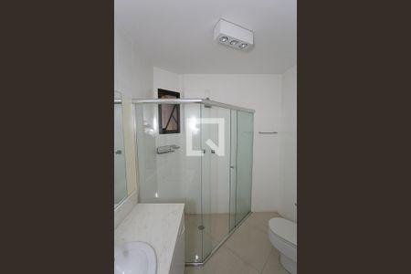 Apartamento à venda com 242m², 3 quartos e 4 vagasBanheiro da Suíte 2