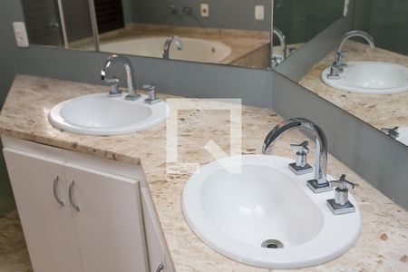 Apartamento à venda com 242m², 3 quartos e 4 vagasBanheiro da Suíte 3