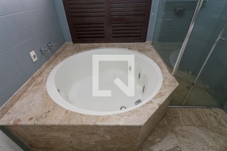 Apartamento à venda com 242m², 3 quartos e 4 vagasBanheiro da Suíte 3