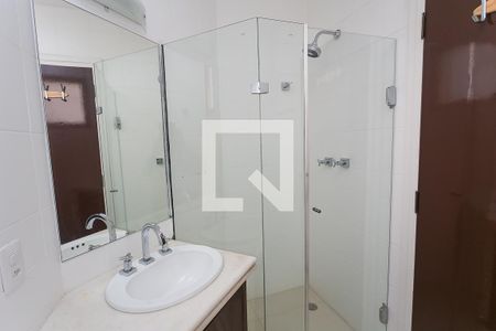 Apartamento à venda com 242m², 3 quartos e 4 vagasBanheiro da Suíte 1