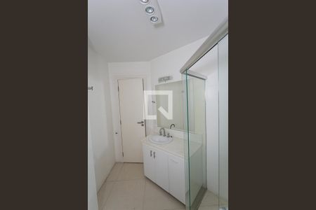 Apartamento à venda com 242m², 3 quartos e 4 vagasBanheiro da Suíte 2