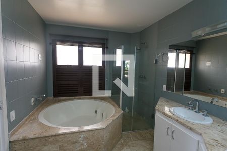 Apartamento à venda com 242m², 3 quartos e 4 vagasBanheiro da Suíte 3