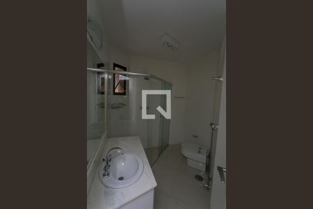 Apartamento à venda com 242m², 3 quartos e 4 vagasBanheiro da Suíte 2