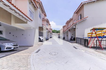 Casa de condomínio à venda com 170m², 3 quartos e 2 vagas Casa de condomínio à venda com 170m², 3 quartos e 2 vagasEntrada