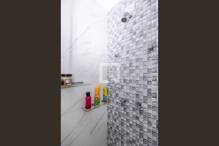 Casa de condomínio à venda com 170m², 3 quartos e 2 vagas Casa de condomínio à venda com 170m², 3 quartos e 2 vagasBanheiro da Suíte 2