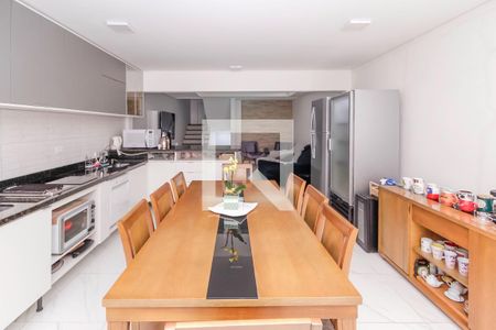 Casa de condomínio à venda com 170m², 3 quartos e 2 vagas Casa de condomínio à venda com 170m², 3 quartos e 2 vagasCozinha e Churrasqueira