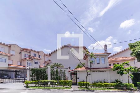 Casa de condomínio à venda com 170m², 3 quartos e 2 vagas Casa de condomínio à venda com 170m², 3 quartos e 2 vagasFachado do condomínio