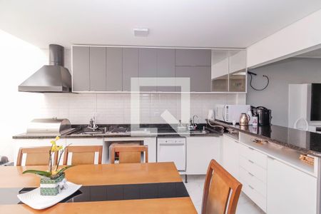 Casa de condomínio à venda com 170m², 3 quartos e 2 vagas Casa de condomínio à venda com 170m², 3 quartos e 2 vagasCozinha e Churrasqueira