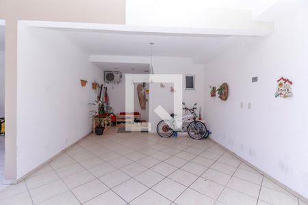 Casa de condomínio à venda com 170m², 3 quartos e 2 vagas Casa de condomínio à venda com 170m², 3 quartos e 2 vagasGaragem