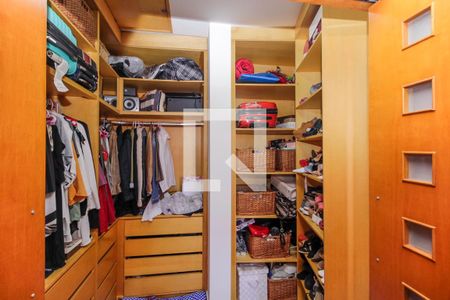 Casa de condomínio à venda com 170m², 3 quartos e 2 vagas Casa de condomínio à venda com 170m², 3 quartos e 2 vagasCloset da suíte