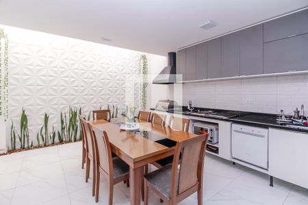 Casa de condomínio à venda com 170m², 3 quartos e 2 vagas Casa de condomínio à venda com 170m², 3 quartos e 2 vagasCozinha e Churrasqueira