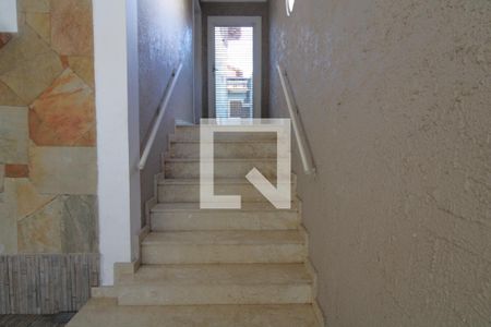 Casa para alugar com 147m², 3 quartos e 2 vagasEntrada - escada