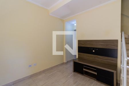 Sala de casa de condomínio para alugar com 2 quartos, 53m² em Mirim, Praia Grande