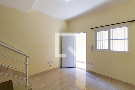 Sala de casa de condomínio para alugar com 2 quartos, 53m² em Mirim, Praia Grande