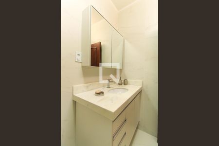 Casa à venda com 219m², 3 quartos e 4 vagas Casa à venda com 219m², 3 quartos e 4 vagasBanheiro