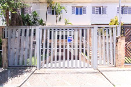 Casa à venda com 219m², 3 quartos e 4 vagas Casa à venda com 219m², 3 quartos e 4 vagasFachada