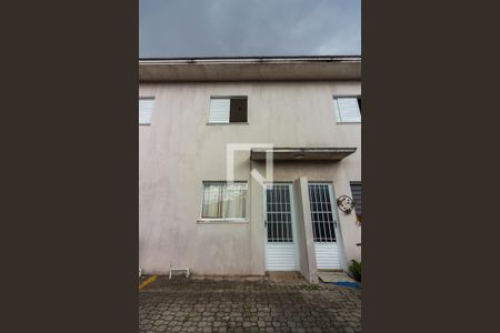 Fachada de casa de condomínio para alugar com 2 quartos, 50m² em Metalúrgicos, Osasco