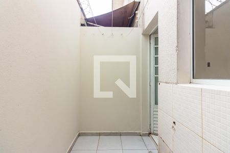 Área de Serviço  de casa de condomínio para alugar com 2 quartos, 50m² em Metalúrgicos, Osasco