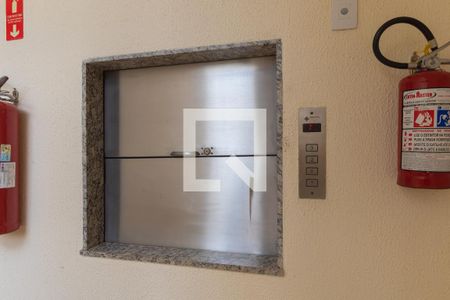 Apartamento para alugar com 74m², 3 quartos e 2 vagasÁrea Comum- Elevador de Carga