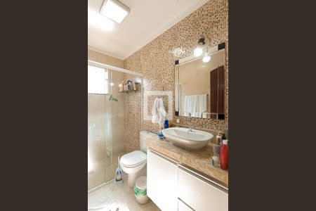 Casa à venda com 172m², 3 quartos e 2 vagas Casa à venda com 172m², 3 quartos e 2 vagasBanheiro 2