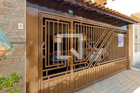 Casa à venda com 172m², 3 quartos e 2 vagas Casa à venda com 172m², 3 quartos e 2 vagasFachada da Casa