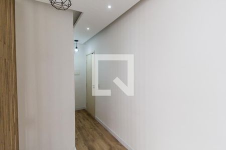 Corredor de apartamento para alugar com 1 quarto, 60m² em Jardim Tupanci, Barueri