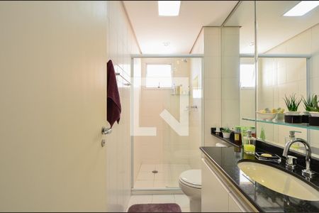 Apartamento à venda com 185m², 4 quartos e 3 vagas Apartamento à venda com 185m², 4 quartos e 3 vagasBanheiro Social