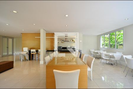 Apartamento à venda com 185m², 4 quartos e 3 vagas Apartamento à venda com 185m², 4 quartos e 3 vagasSalão de Festas