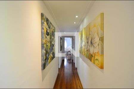 Apartamento à venda com 185m², 4 quartos e 3 vagas Apartamento à venda com 185m², 4 quartos e 3 vagasCorredor