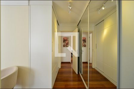 Apartamento à venda com 185m², 4 quartos e 3 vagas Apartamento à venda com 185m², 4 quartos e 3 vagasSuíte 2