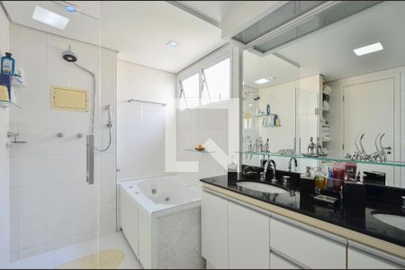 Apartamento à venda com 185m², 4 quartos e 3 vagas Apartamento à venda com 185m², 4 quartos e 3 vagasBanheiro da Suíte 2