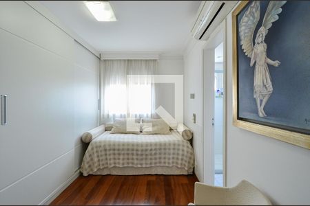 Apartamento à venda com 185m², 4 quartos e 3 vagas Apartamento à venda com 185m², 4 quartos e 3 vagasSuíte 1