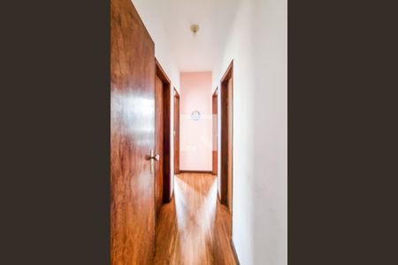 Corredor de apartamento à venda com 3 quartos, 110m² em São João Batista (venda Nova), Belo Horizonte