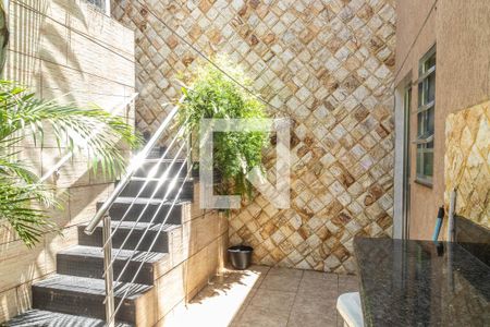 Casa à venda com 100m², 3 quartos e 2 vagasEscada