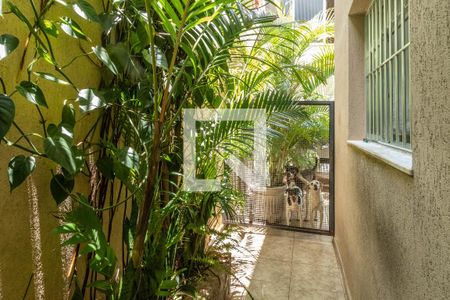 Casa à venda com 100m², 3 quartos e 2 vagasCorredor lateral externo