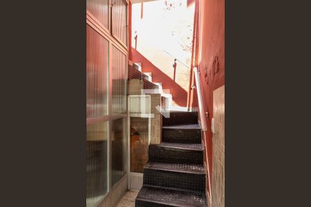 Casa à venda com 100m², 3 quartos e 2 vagasEscada