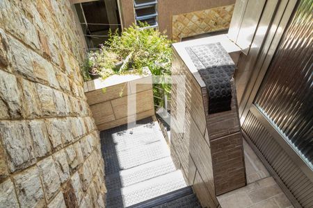 Casa à venda com 100m², 3 quartos e 2 vagasEscada