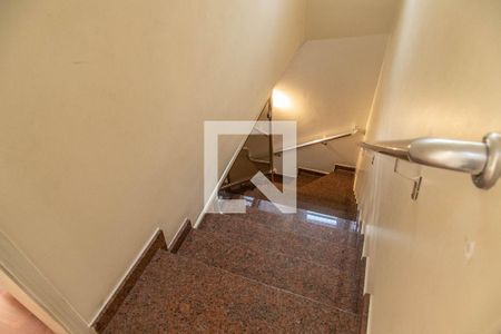 Casa à venda com 100m², 3 quartos e 2 vagasEscada