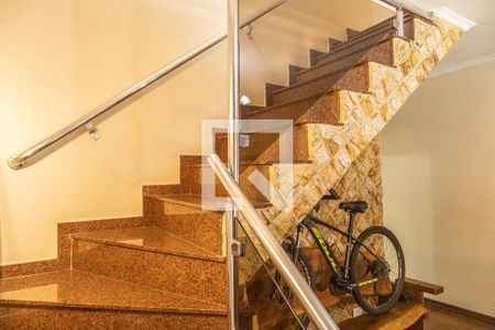 Casa à venda com 100m², 3 quartos e 2 vagasEscada