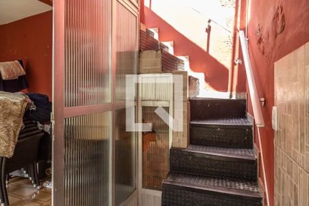 Casa à venda com 100m², 3 quartos e 2 vagasEscada