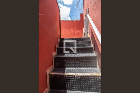 Casa à venda com 100m², 3 quartos e 2 vagasEscada