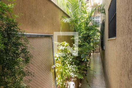 Casa à venda com 100m², 3 quartos e 2 vagasCorredor lateral externo