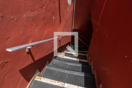 Casa à venda com 100m², 3 quartos e 2 vagasEscada