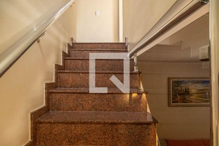 Casa à venda com 100m², 3 quartos e 2 vagasEscada