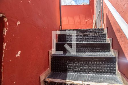 Casa à venda com 100m², 3 quartos e 2 vagasEscada