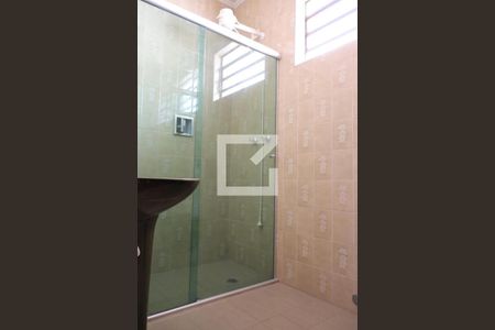 Casa à venda com 275m², 3 quartos e 2 vagasbanheiro corredor