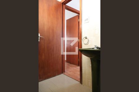 Casa à venda com 275m², 3 quartos e 2 vagasbanheiro corredor