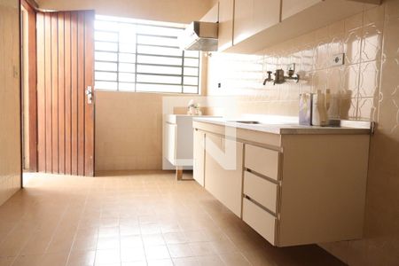 Casa à venda com 275m², 3 quartos e 2 vagascozinha